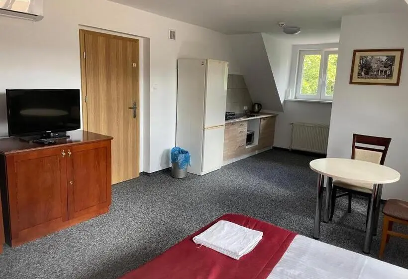 Standard Neljän Hengen Huone Jaettu Kylpyhuone, Villa Capitol