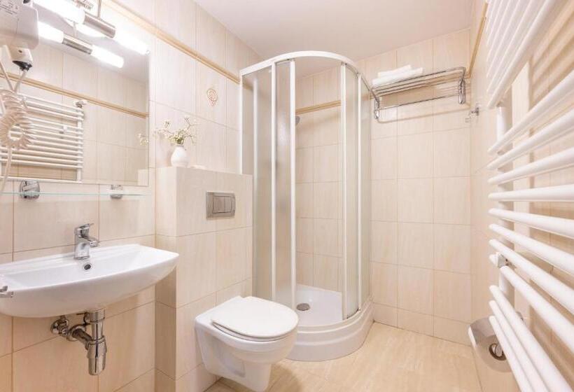 اتاق اکونومی, Dom Wczasowy Grań