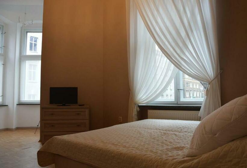 غرفة قياسية حمام مشترك, Ada Aparthouse