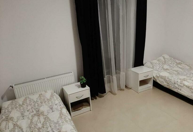 スタンダードトリプルルーム, Noclegi