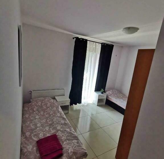 スタンダードトリプルルーム, Noclegi