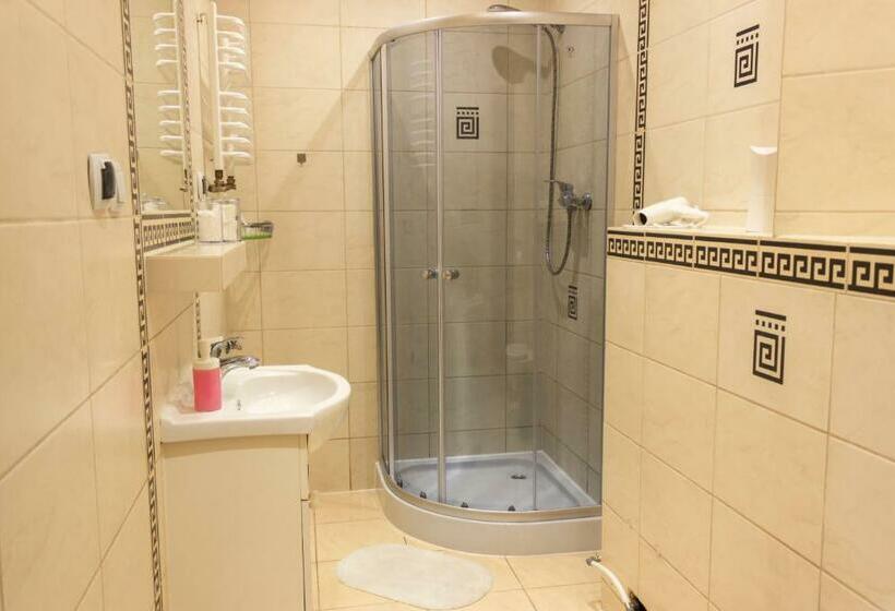 스탠다드 4인용 룸 공용 욕실, Pokoje Gajowa