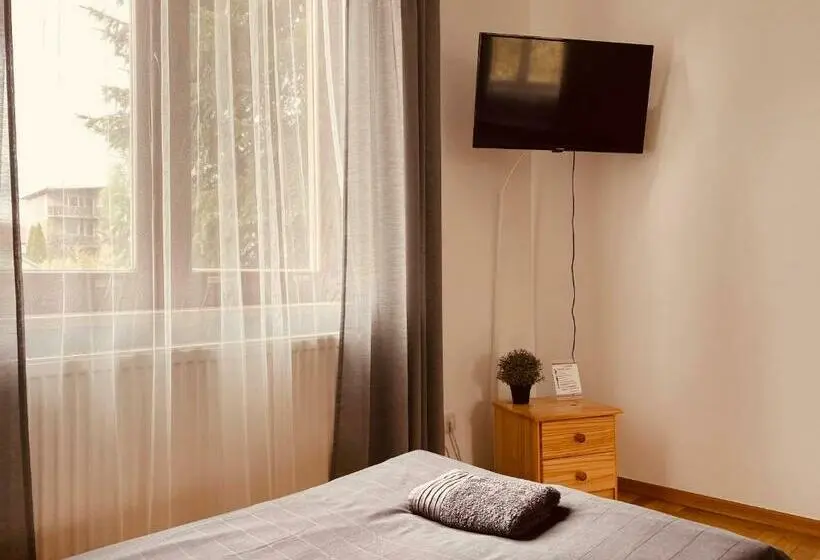 Standard Neljän Hengen Huone Jaettu Kylpyhuone, Pokoje Gajowa
