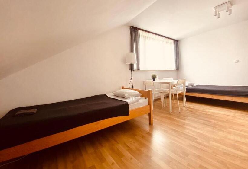 스탠다드 트리픔 룸 공동욕실, Pokoje Gajowa