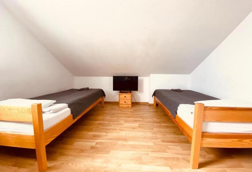 스탠다드 트리픔 룸 공동욕실, Pokoje Gajowa