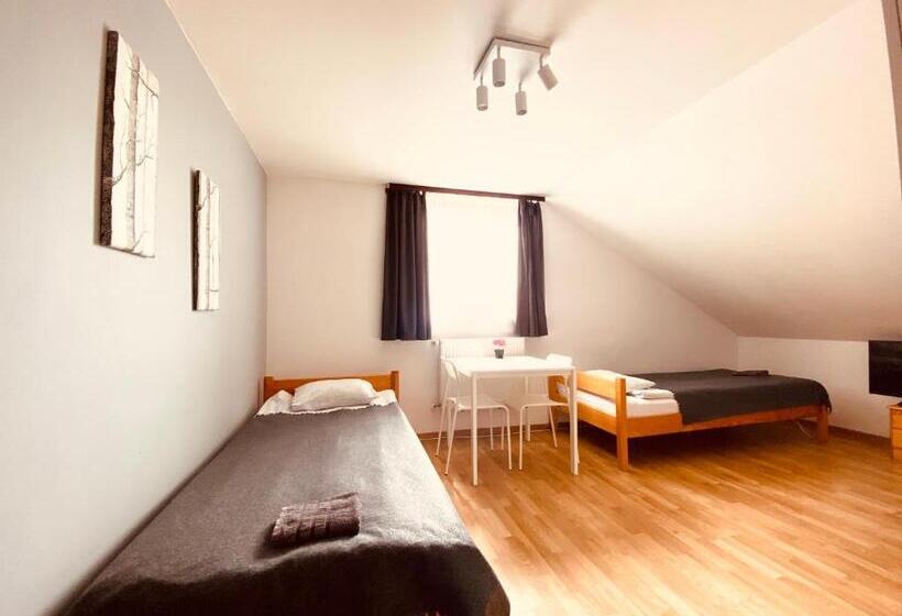 스탠다드 트리픔 룸 공동욕실, Pokoje Gajowa