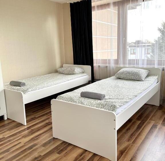 اتاق استاندارد چهارنفره با سرویس بهداشتی مشترک, Pokoje Rezydencja Parysa