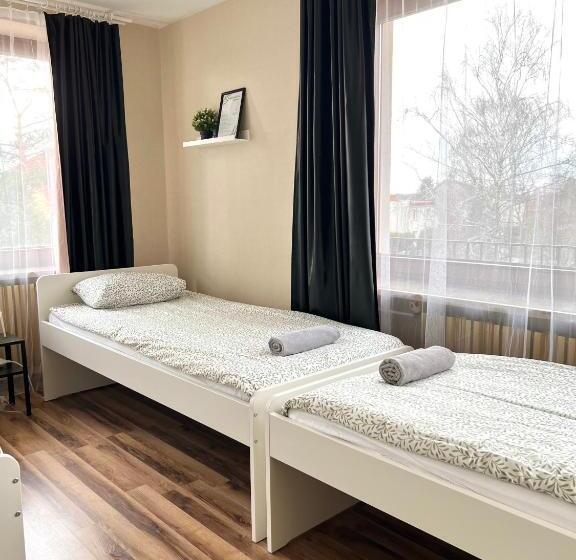 اتاق استاندارد چهارنفره با سرویس بهداشتی مشترک, Pokoje Rezydencja Parysa