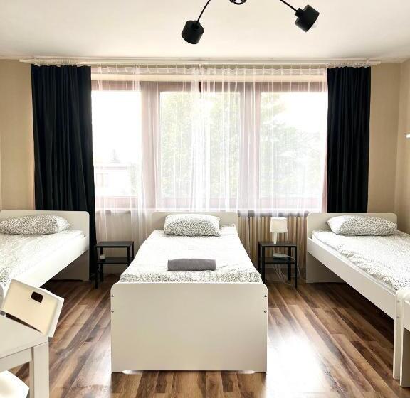 اتاق استاندارد چهارنفره با سرویس بهداشتی مشترک, Pokoje Rezydencja Parysa