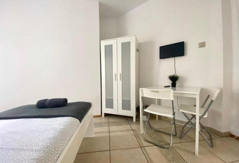 اتاق استاندارد با سرویس بهداشتی مشترک, Pokoje Rezydencja Parysa