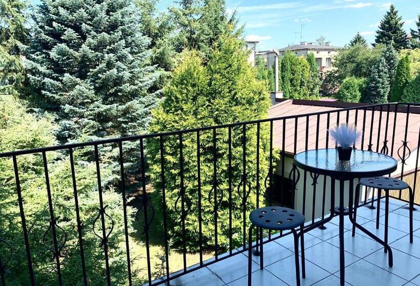 اتاق استاندارد با سرویس بهداشتی مشترک, Pokoje Rezydencja Parysa