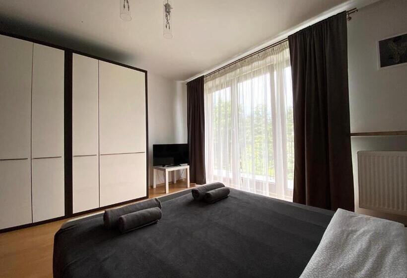 اتاق استاندارد با سرویس بهداشتی مشترک, Pokoje Rezydencja Parysa