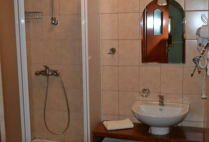 Comfort Kolmen Hengen Huone, Koliba