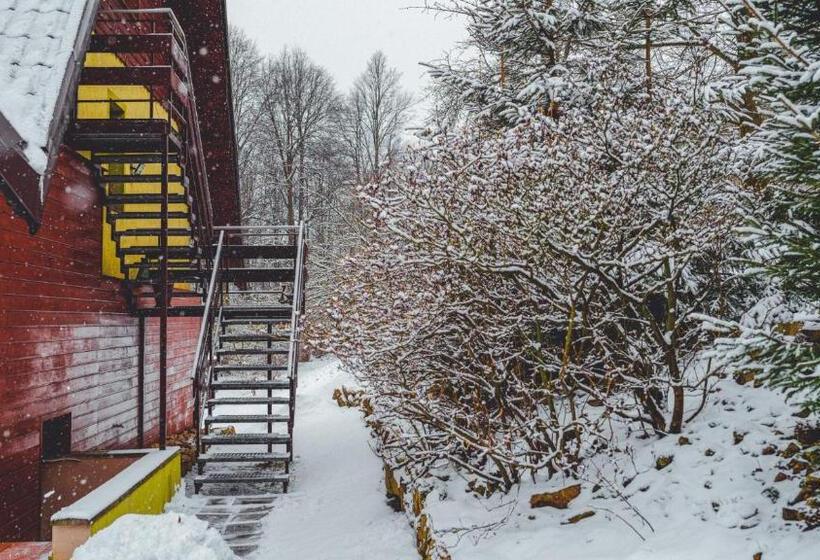 חדר לארבעה סטנדרטי עם נוף לגינה, Leśniczówka Pod śnieżką