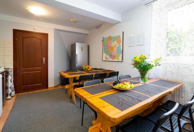 חדר לארבעה סטנדרטי עם נוף לגינה, Leśniczówka Pod śnieżką