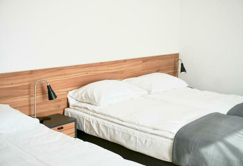 חדר סטנדרט לשלושה, Simar