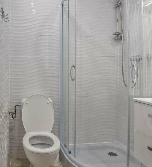 غرفة قياسية رباعية, Stajnia Pod Dębem