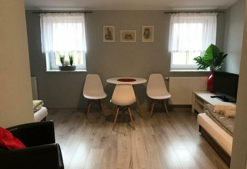 四人标准间, Stajnia Pod Dębem