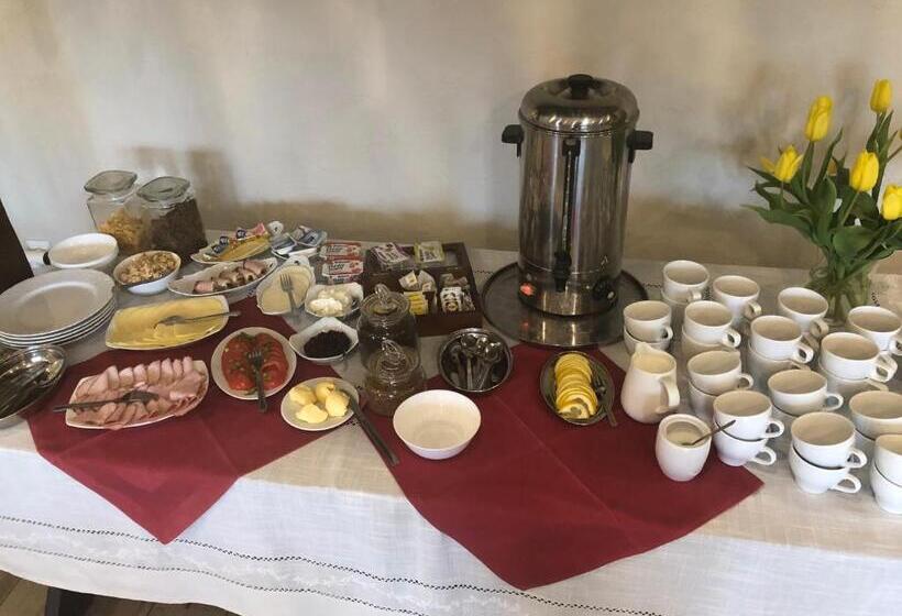 غرفة قياسية فردية, Stajnia Pod Dębem