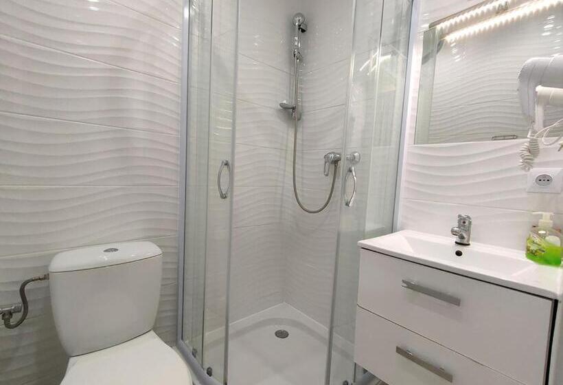 غرفة قياسية رباعية, Stajnia Pod Dębem