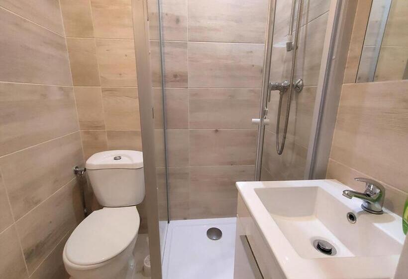 غرفة قياسية, Stajnia Pod Dębem