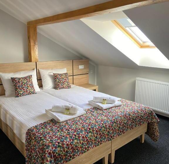 استودیو خانوادگی, Targowa37 Uniejow