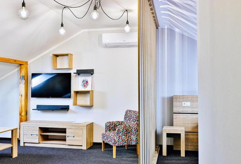 استودیو خانوادگی, Targowa37 Uniejow