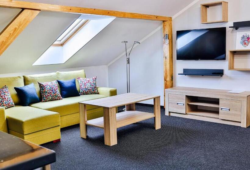 استودیو خانوادگی, Targowa37 Uniejow