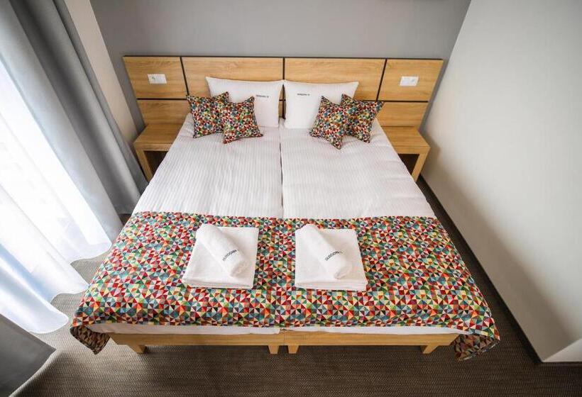 اتاق خانوادگی, Targowa37 Uniejow