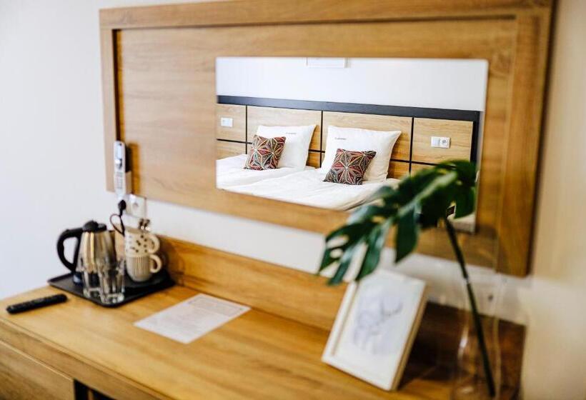 اتاق خانوادگی, Targowa37 Uniejow