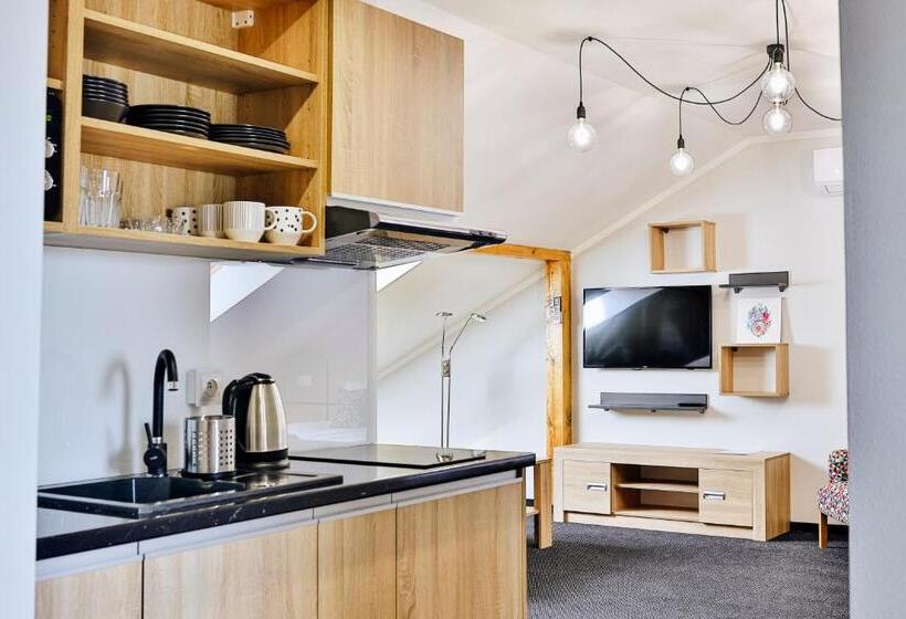 استودیو خانوادگی, Targowa37 Uniejow