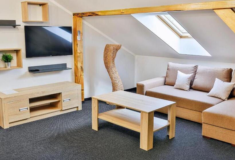 استودیو خانوادگی, Targowa37 Uniejow