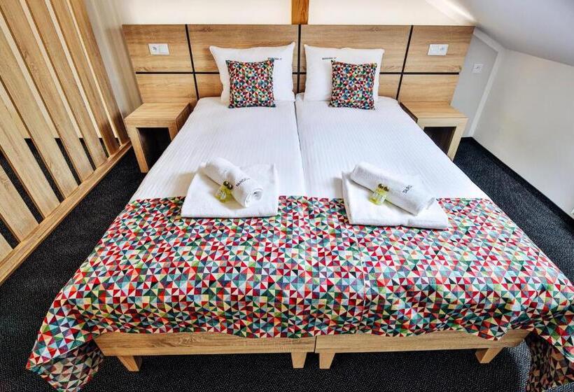 استودیو خانوادگی, Targowa37 Uniejow