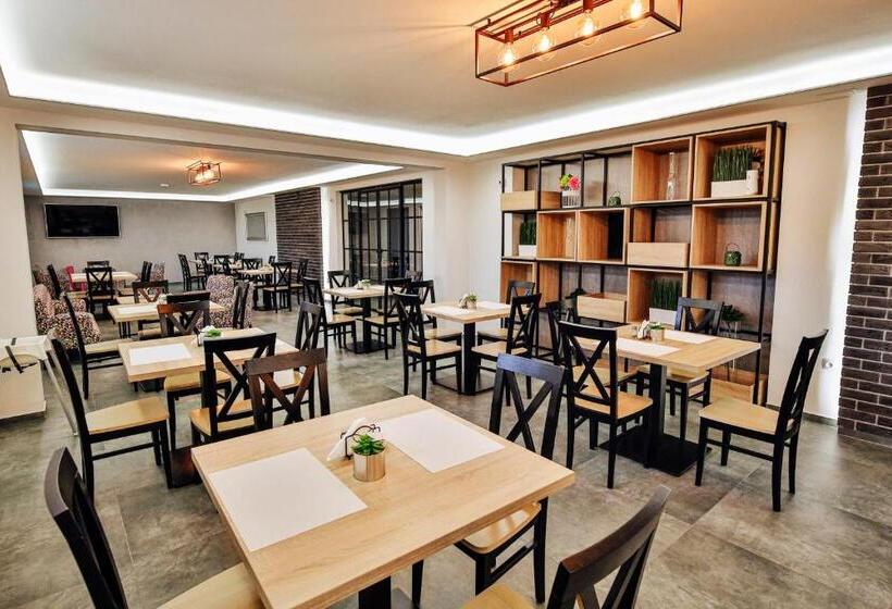 کلبه ییلاقی, Targowa37 Uniejow