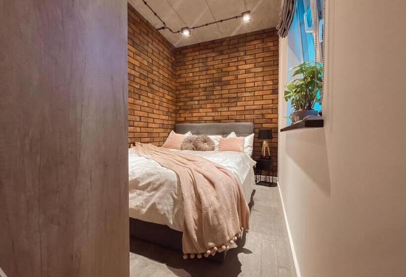 Номер Deluxe, The Loft   Garncarska 1