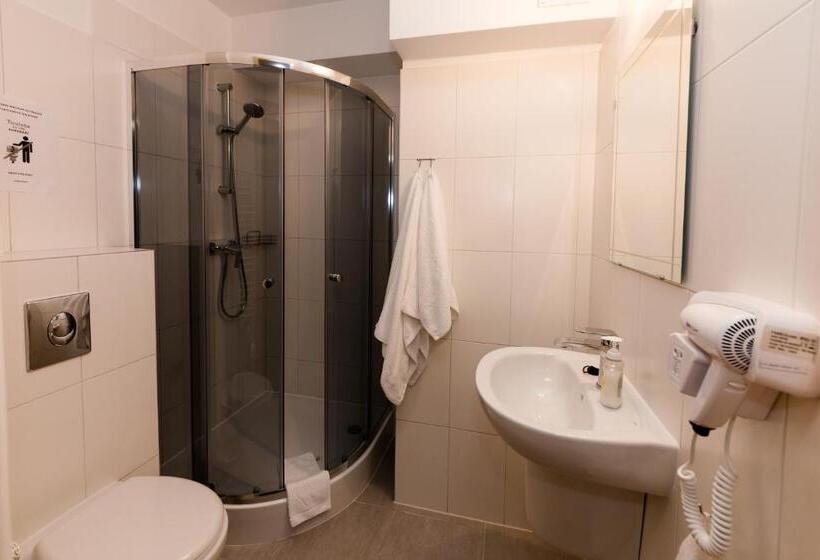 استودیو خانوادگی, Villa Obis