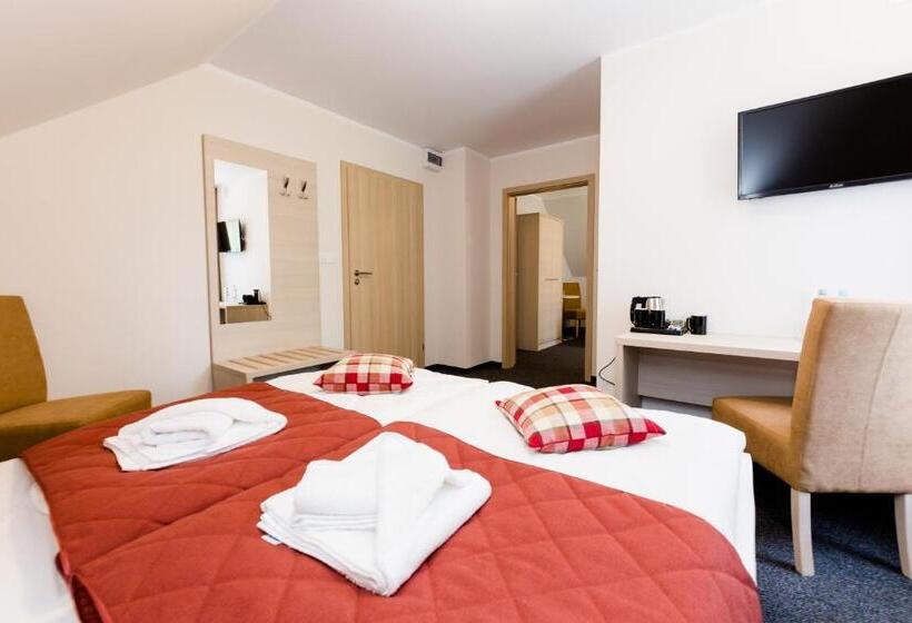 استودیو خانوادگی, Villa Obis