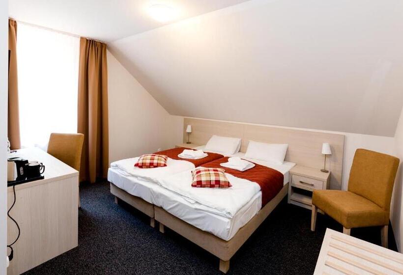 استودیو خانوادگی, Villa Obis