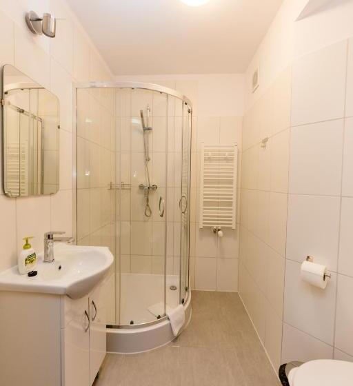 استودیو خانوادگی, Villa Obis