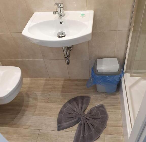 غرفة قياسية, Willa Diament