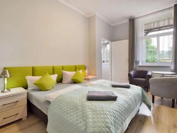 شقة غرفة واحدة, Willa Diament