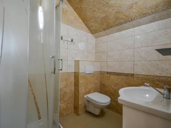 غرفة عائلية, Willa Laskosia