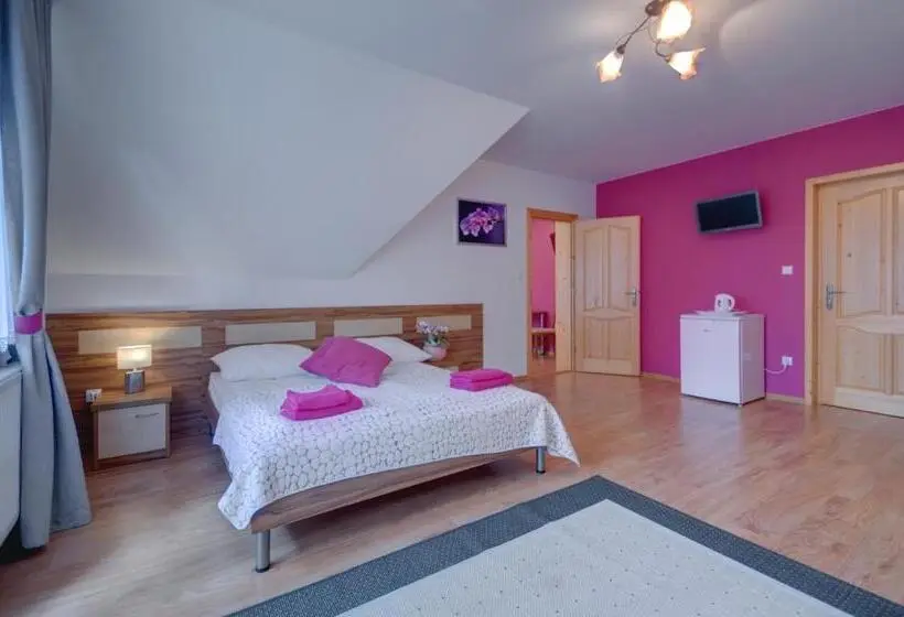 Deluxe Neljän Hengen Huone, Willa U łapów