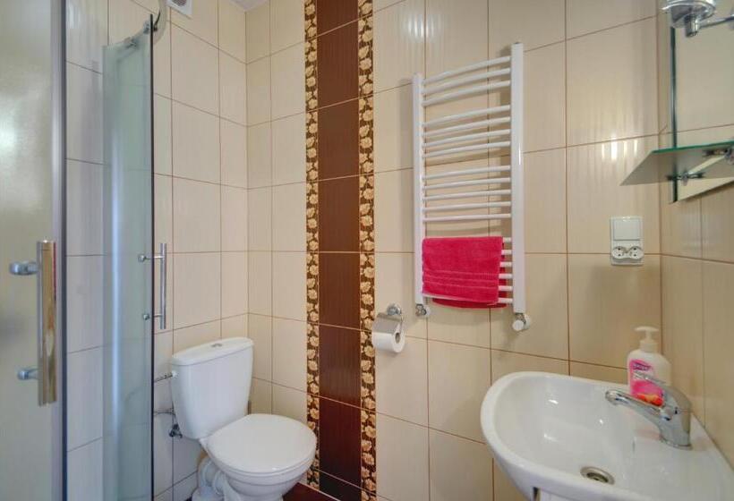 اتاق لوکس چهار تخته, Willa U łapów