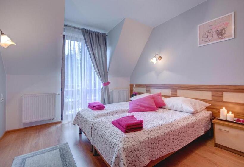 اتاق لوکس چهار تخته, Willa U łapów