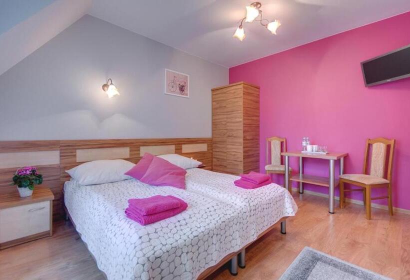 اتاق لوکس چهار تخته, Willa U łapów