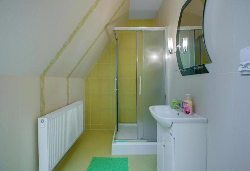 اتاق راحتی سه تخته, Willa U łapów