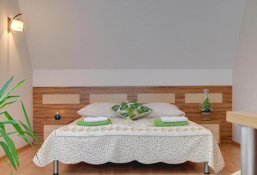 اتاق راحتی سه تخته, Willa U łapów