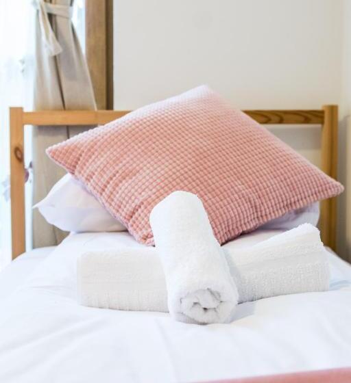 חדר סטנדרטי לארבעה עם חדר אמבטיה משותף, Harmony Hostel