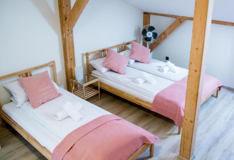 חדר משפחתי, Harmony Hostel